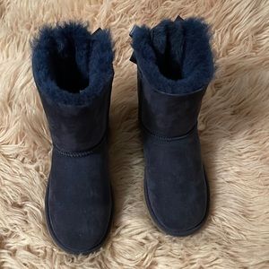 Bailey bow  Ugg size 1 color navy